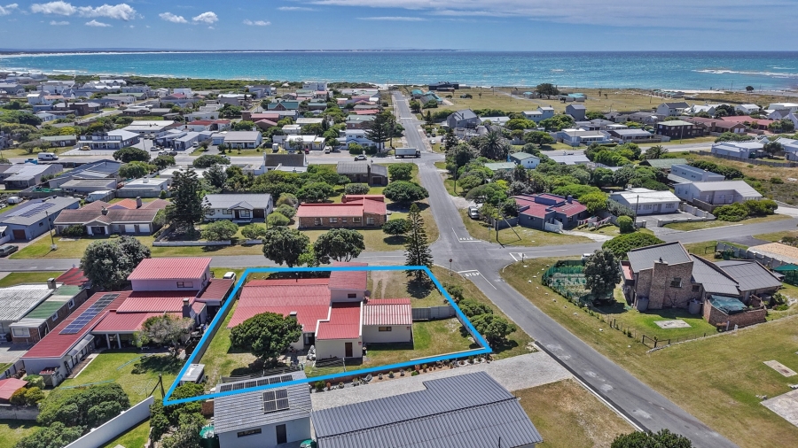 5 Bedroom Property for Sale in Struisbaai Western Cape
